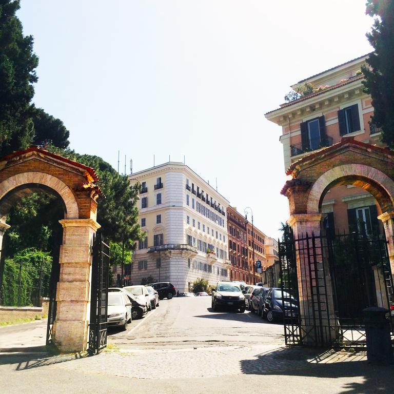 Miclad Colosseum Guest House Rome Exterior photo