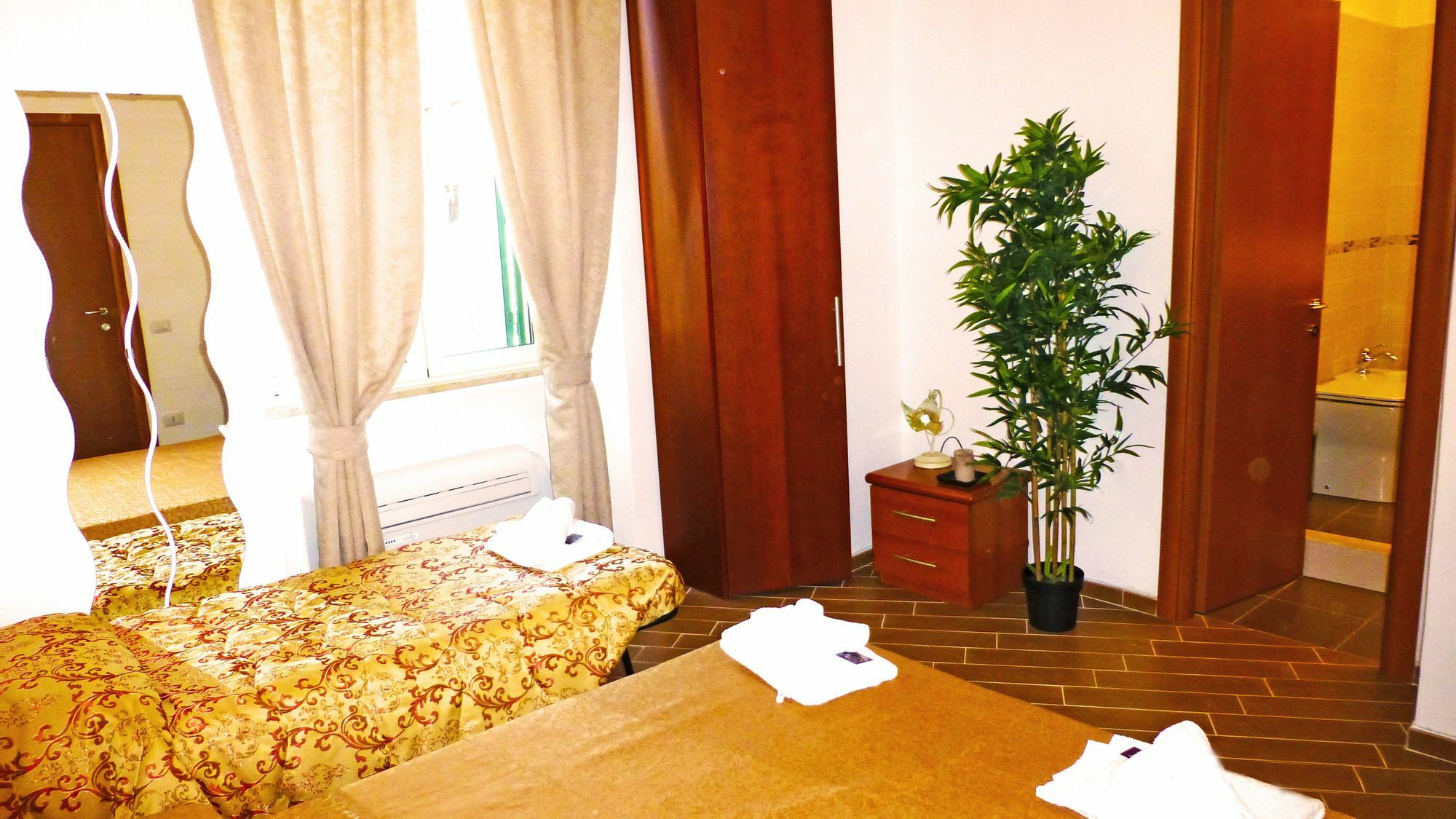 Miclad Colosseum Guest House Rome Exterior photo